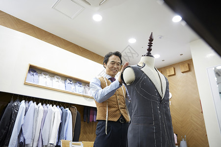 匠心獨運 服裝店內(nèi)景與制作流程的完美融合